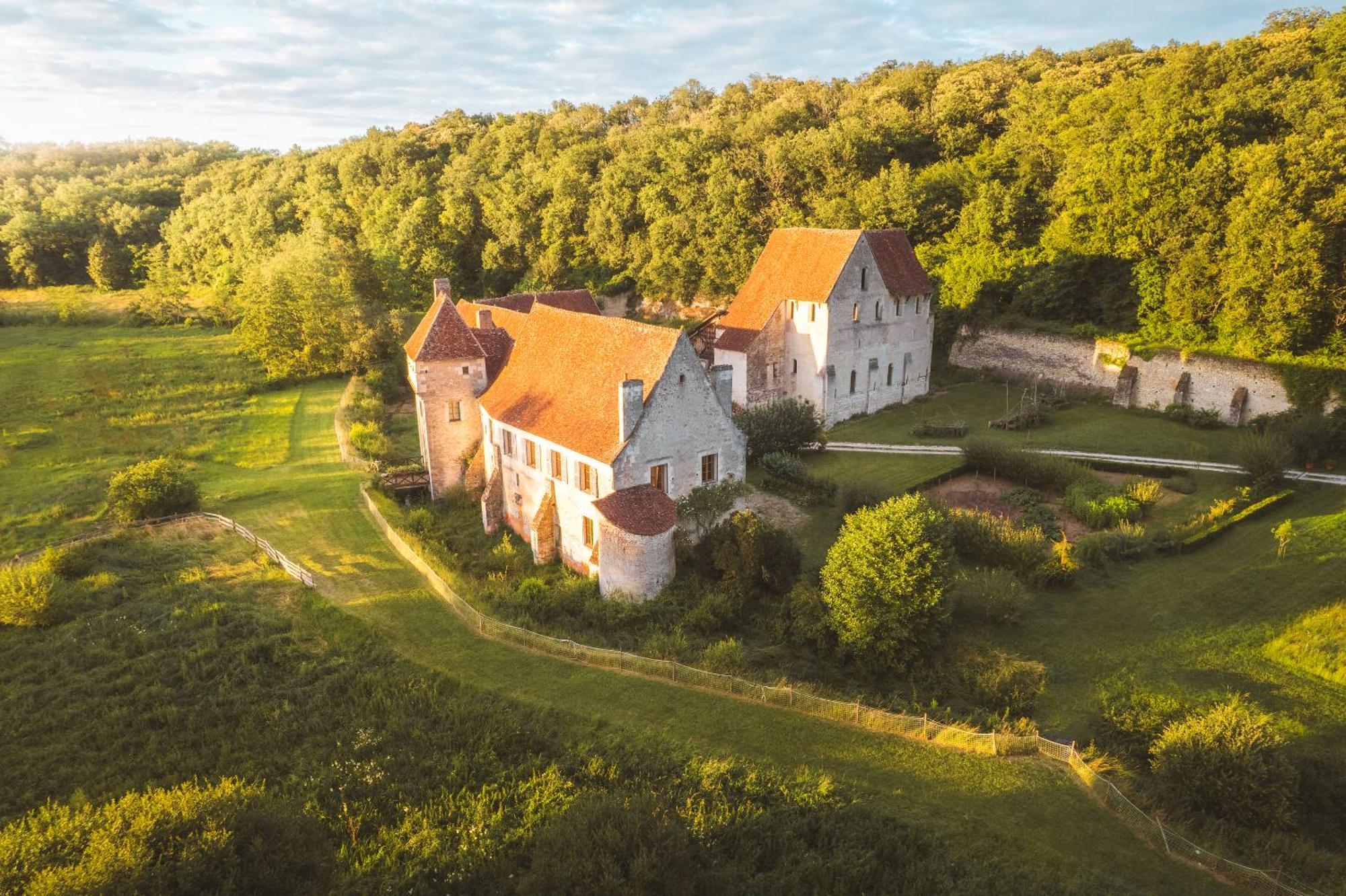 مورُزورْ Chateau-Monastere De La Corroirie المظهر الخارجي الصورة